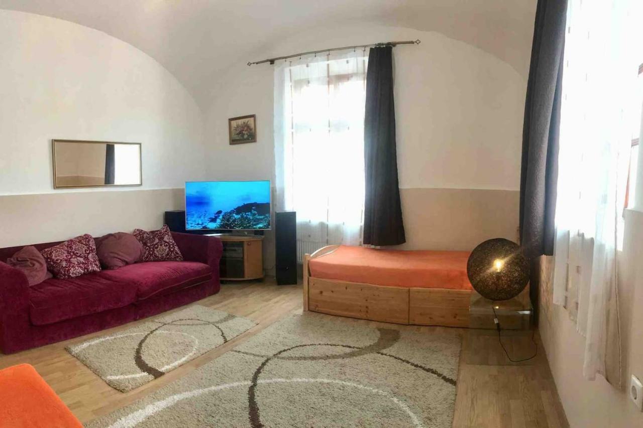 Arkadia Apartman Pápa Exterior foto