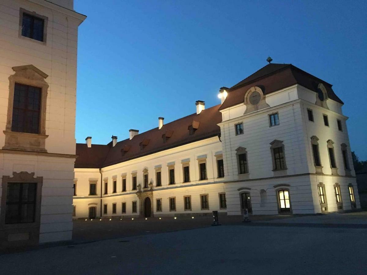 Arkadia Apartman Pápa Exterior foto