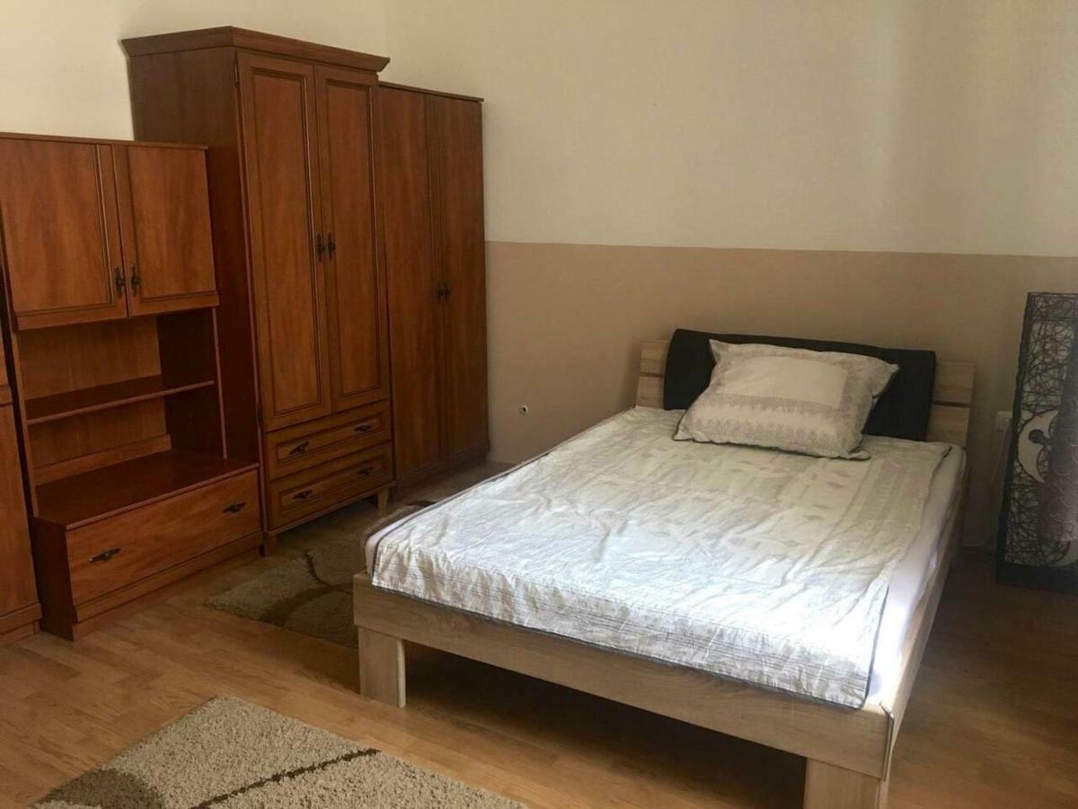 Arkadia Apartman Pápa Exterior foto