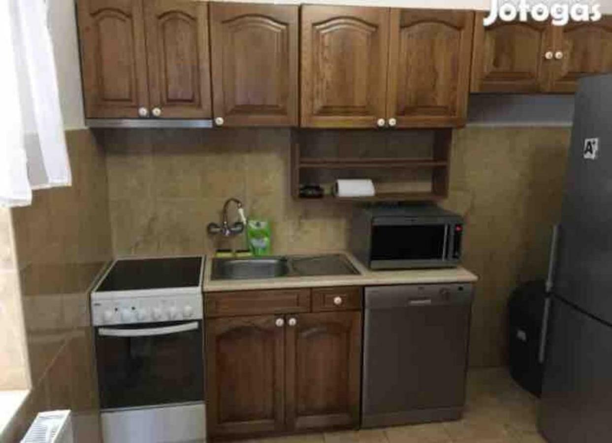 Arkadia Apartman Pápa Exterior foto