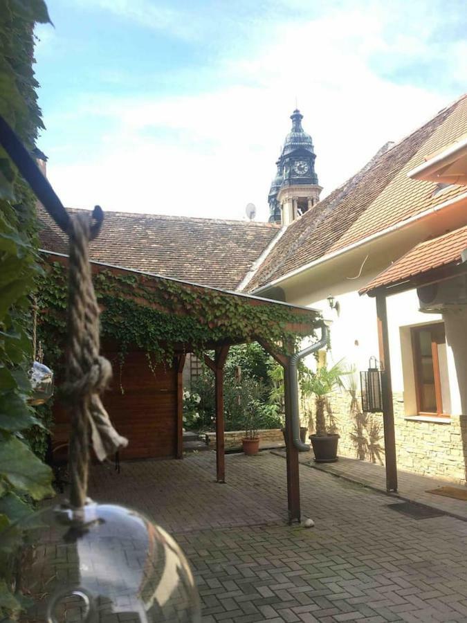 Arkadia Apartman Pápa Exterior foto