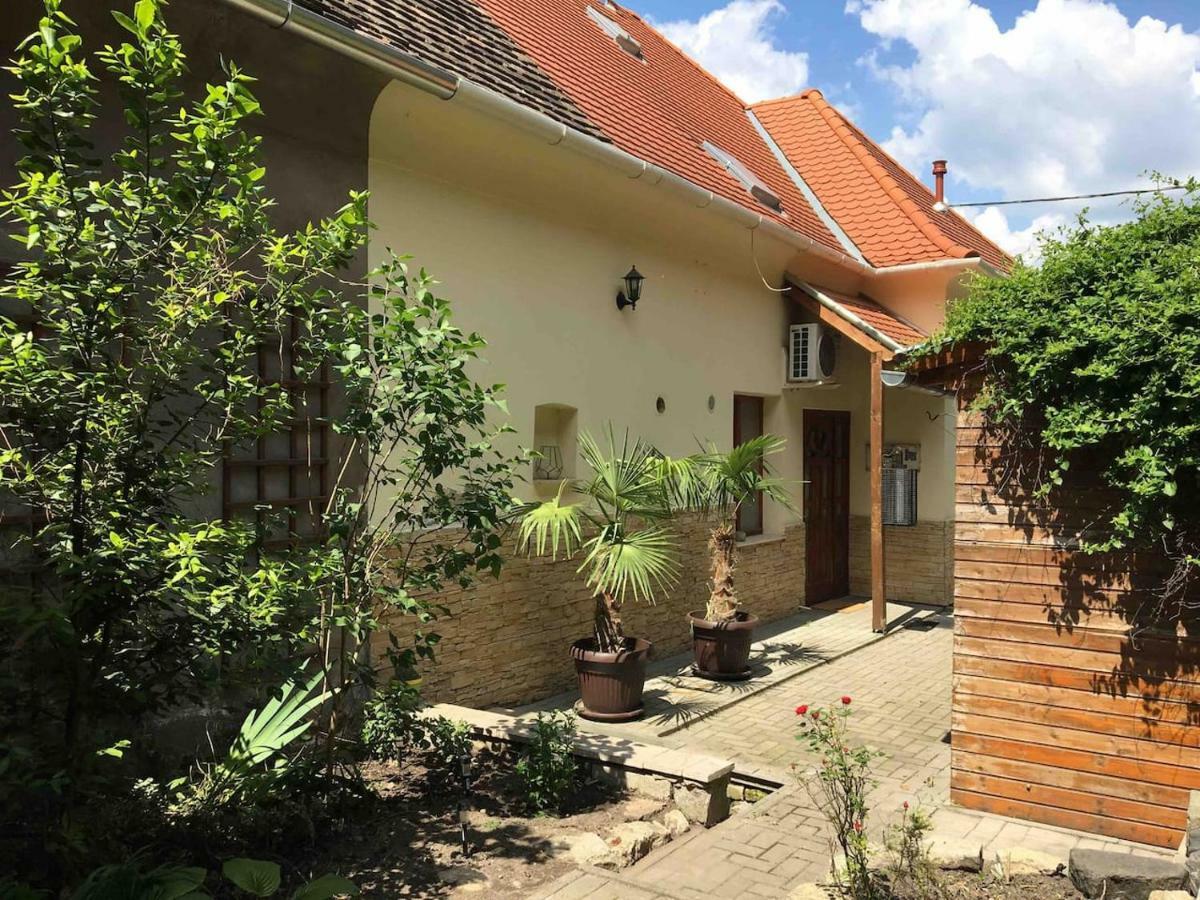 Arkadia Apartman Pápa Exterior foto